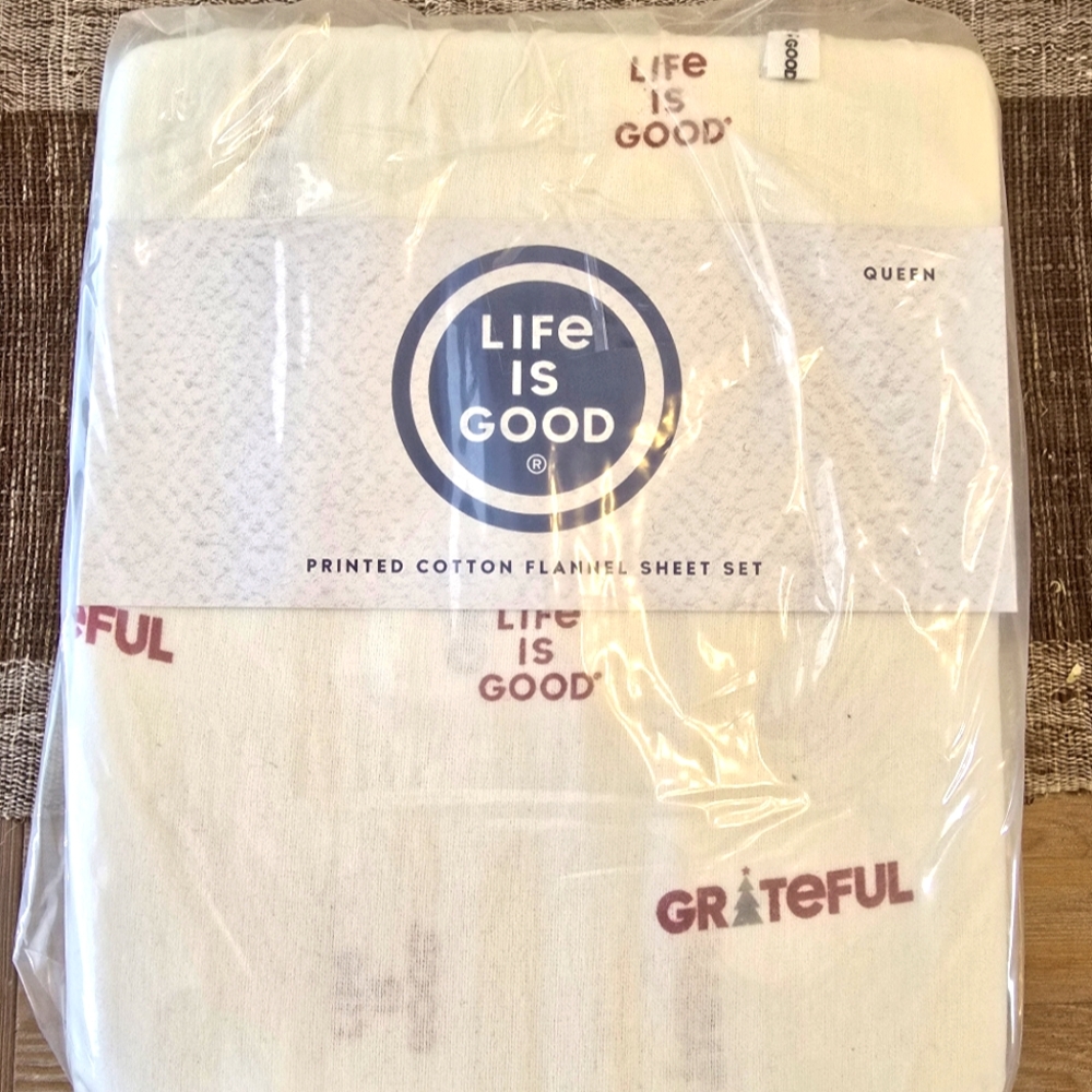 NWT Life is Good Holiday Sheets Queen